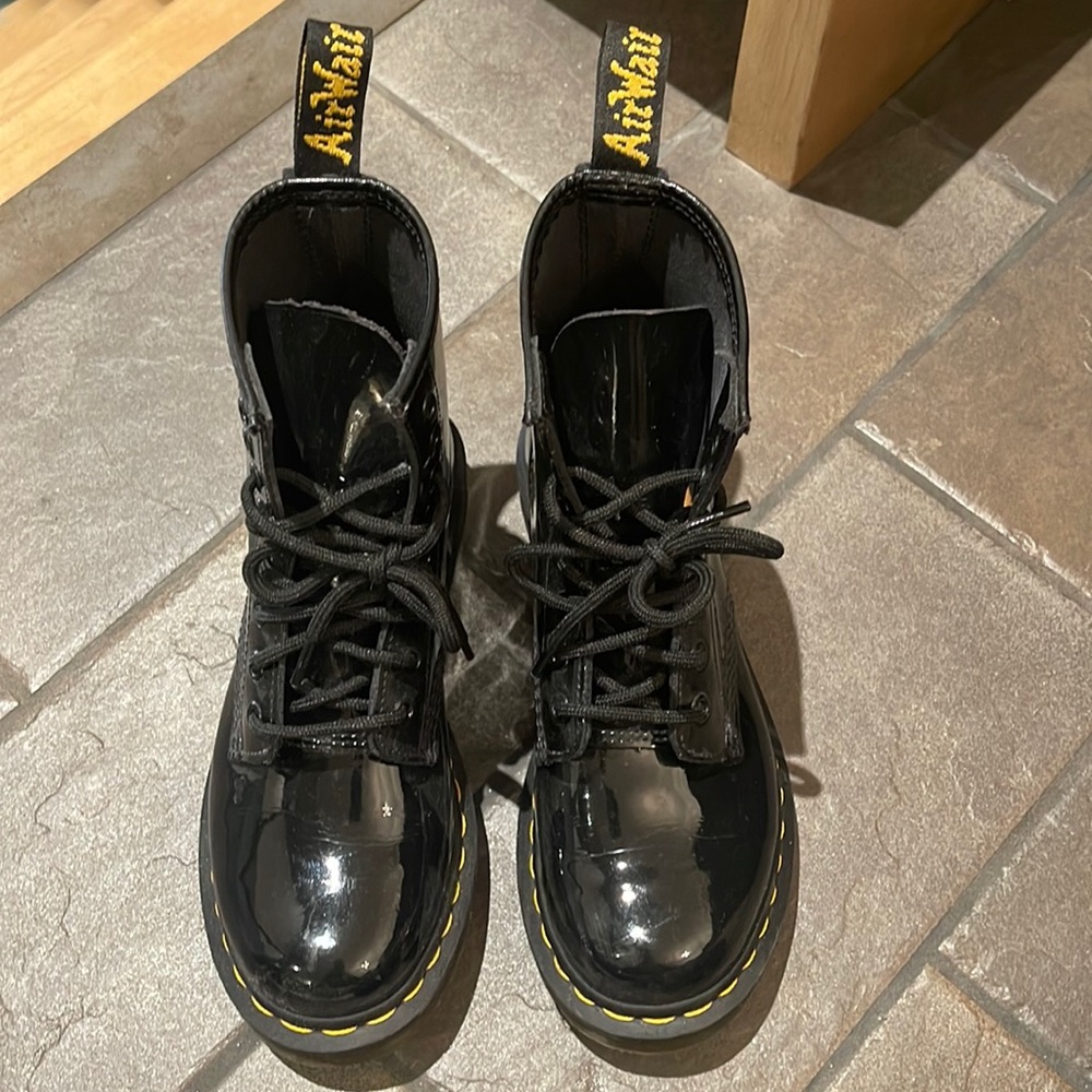 Dr. Martens 1460 Women’s Patent Leather Lace Up Boots - Excellent condition